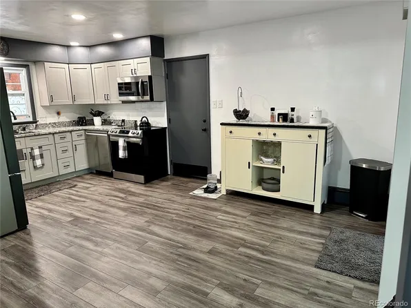 1809 Collyer Street, Longmont, CO 80501