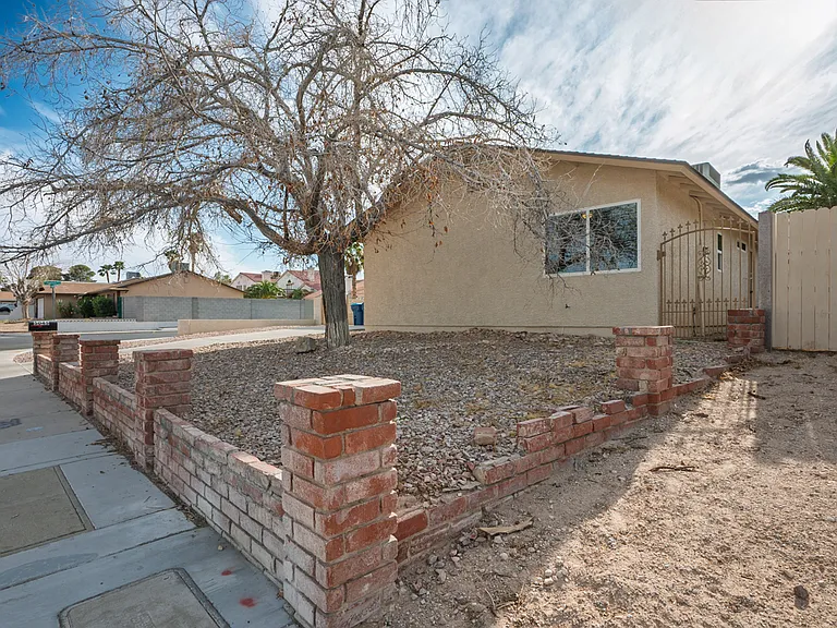 5045 Sepulveda Blvd — Photo 1