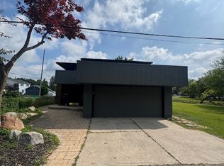 1493 Rivona Dr, W Bloomfld Tw, MI 48328