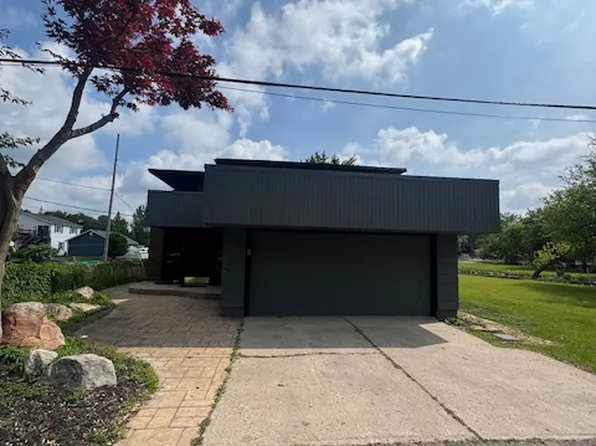 1493 Rivona Dr, W Bloomfld Tw, MI 48328