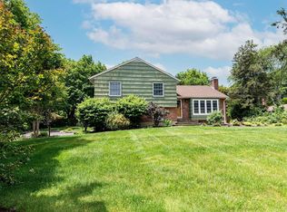 6 Yorkshire Ave, Stony Brook, NY