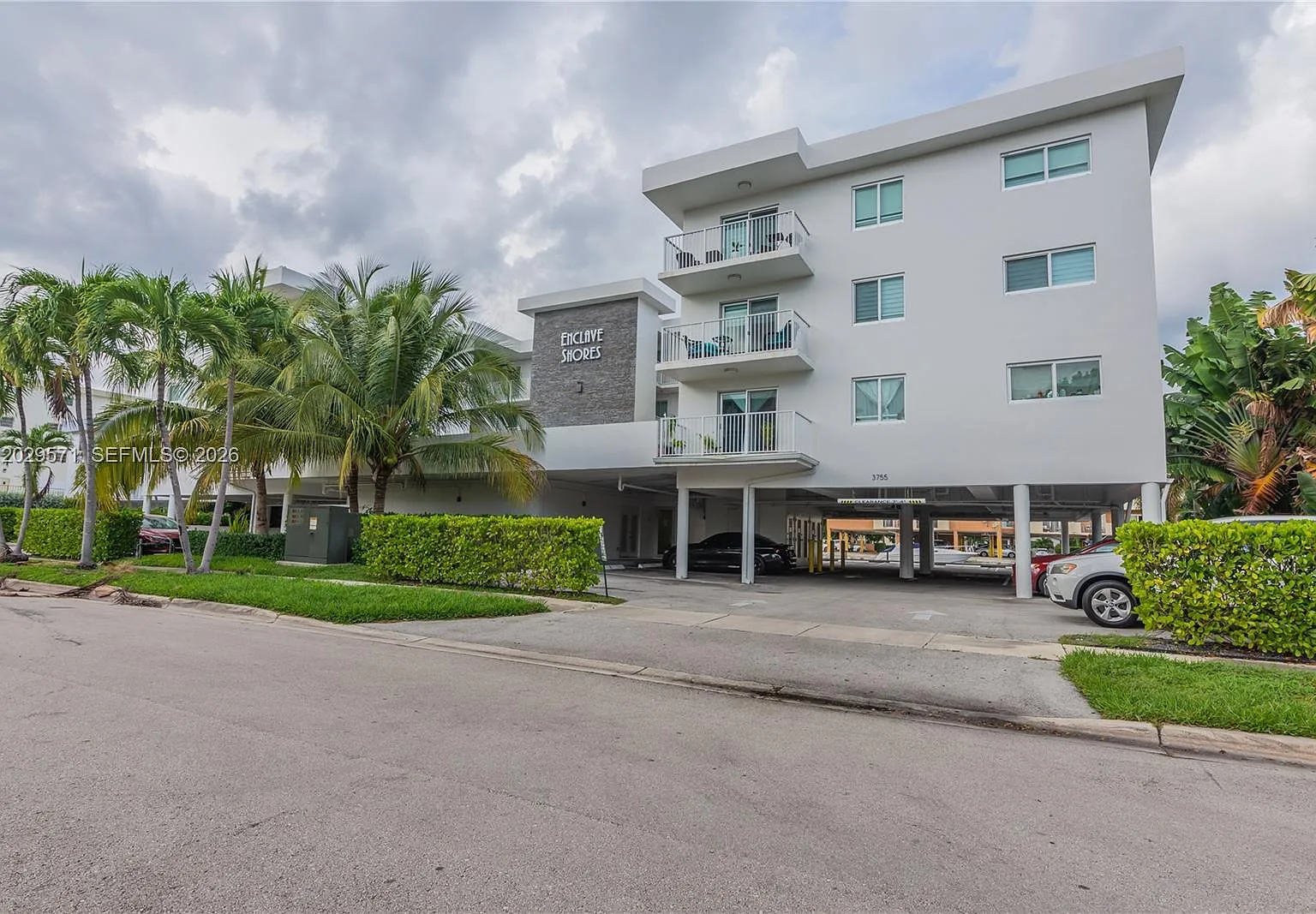 Enclave Shores Condo — Photo 2
