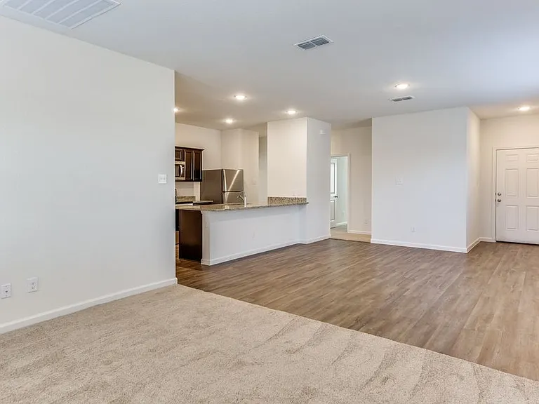 205 Briar Cv — Photo 4