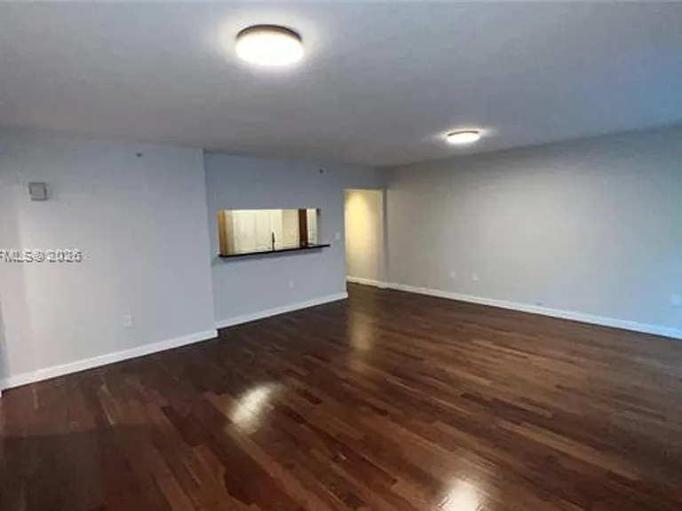31 SE 5th St #411 — Photo 11