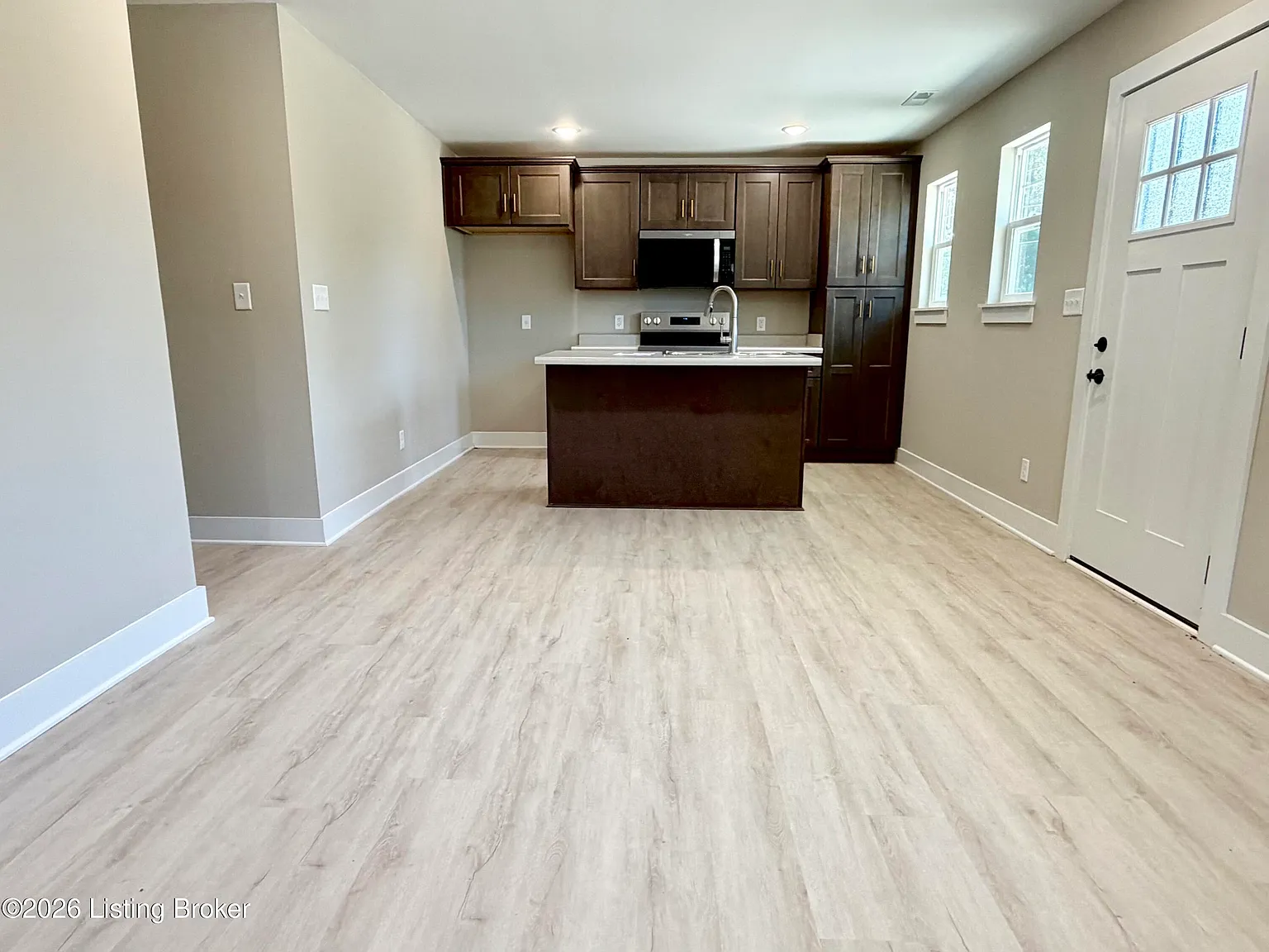 3 bed, 2.0 bath, 1100 sqft, $1,750 — Photo 3