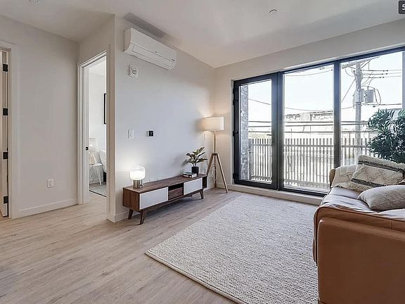 5th image of 309A Pine St #408