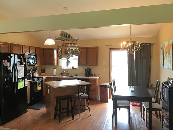 4th image of 639 Badger Ct