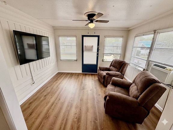 5th image of 171 Cypress Ln W