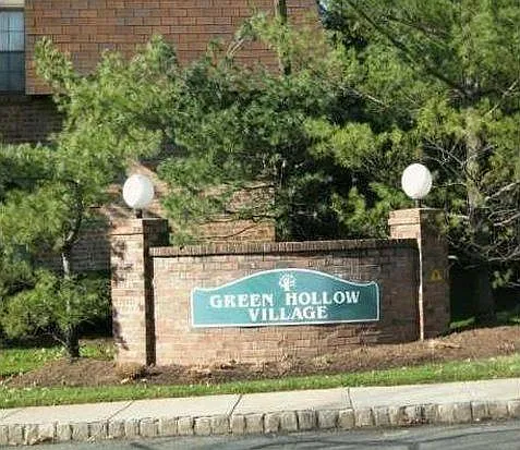 1710 Green Hollow Dr — Photo 5