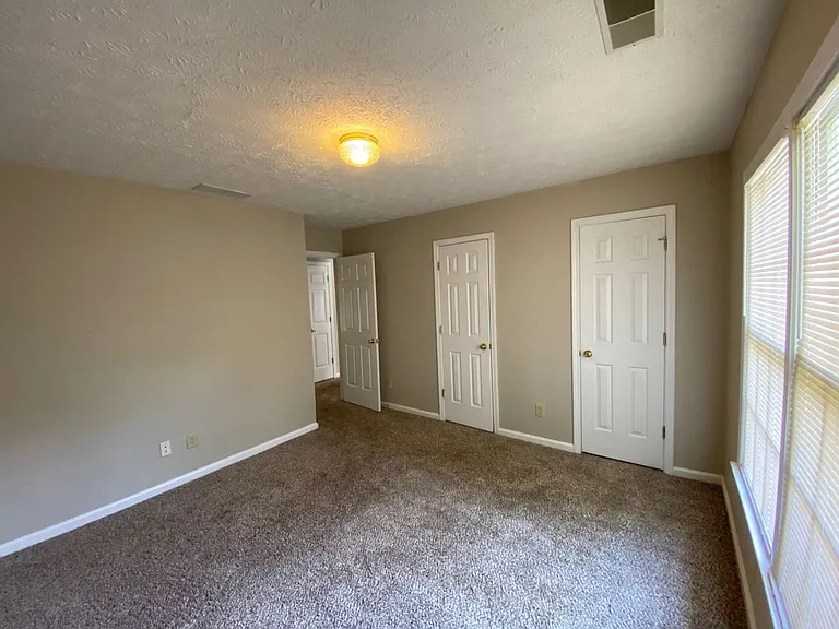 1405 Glenfield Dr — Photo 9
