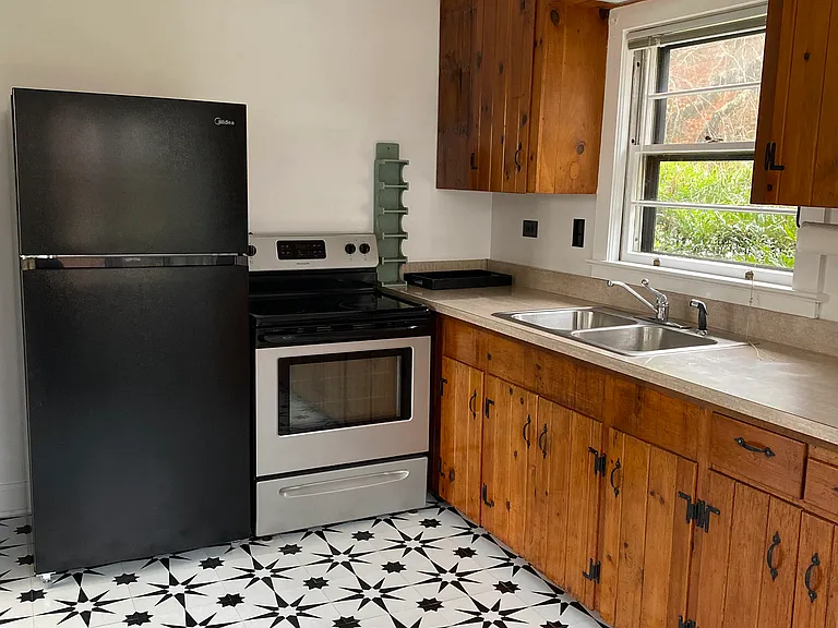 916 Bailey St — Photo 12