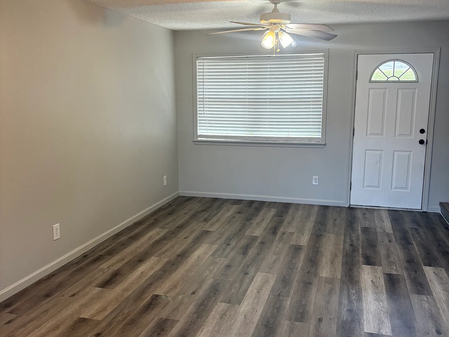 2 bed, 1.5 bath, 1000 sqft, $1,125 — Photo 3