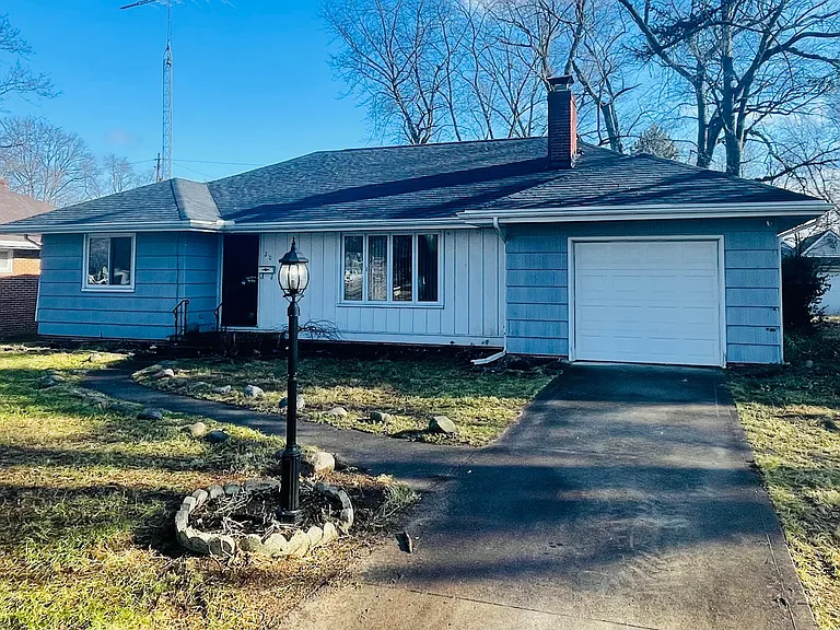 240 Teal Dr — Photo 2