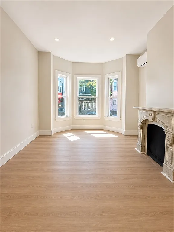 2 bed, 1.0 bath, 990 sqft, $3,250 — Photo 4
