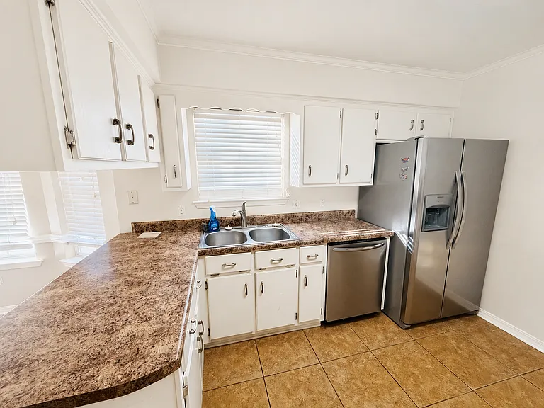 570 Becky Ln — Photo 5