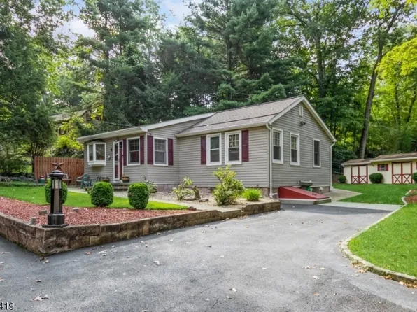 4 Skyland Ave, Wanaque Boro, NJ 07420