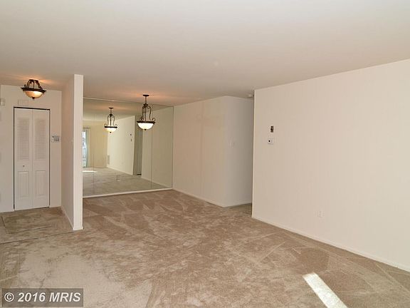 Open Floor Plan Ideal for Entertaining