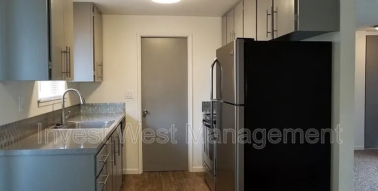 305 NE 104th Ave — Photo 13