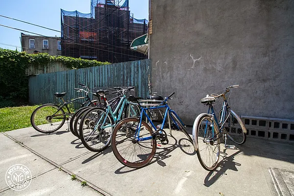 Rented by MySpaceNYC | media 9