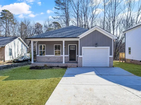 5618 Pine St, Charlotte, NC 28269