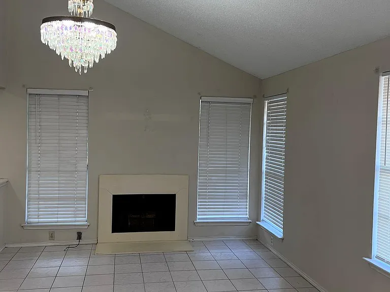 15811 Beechnut St — Photo 5