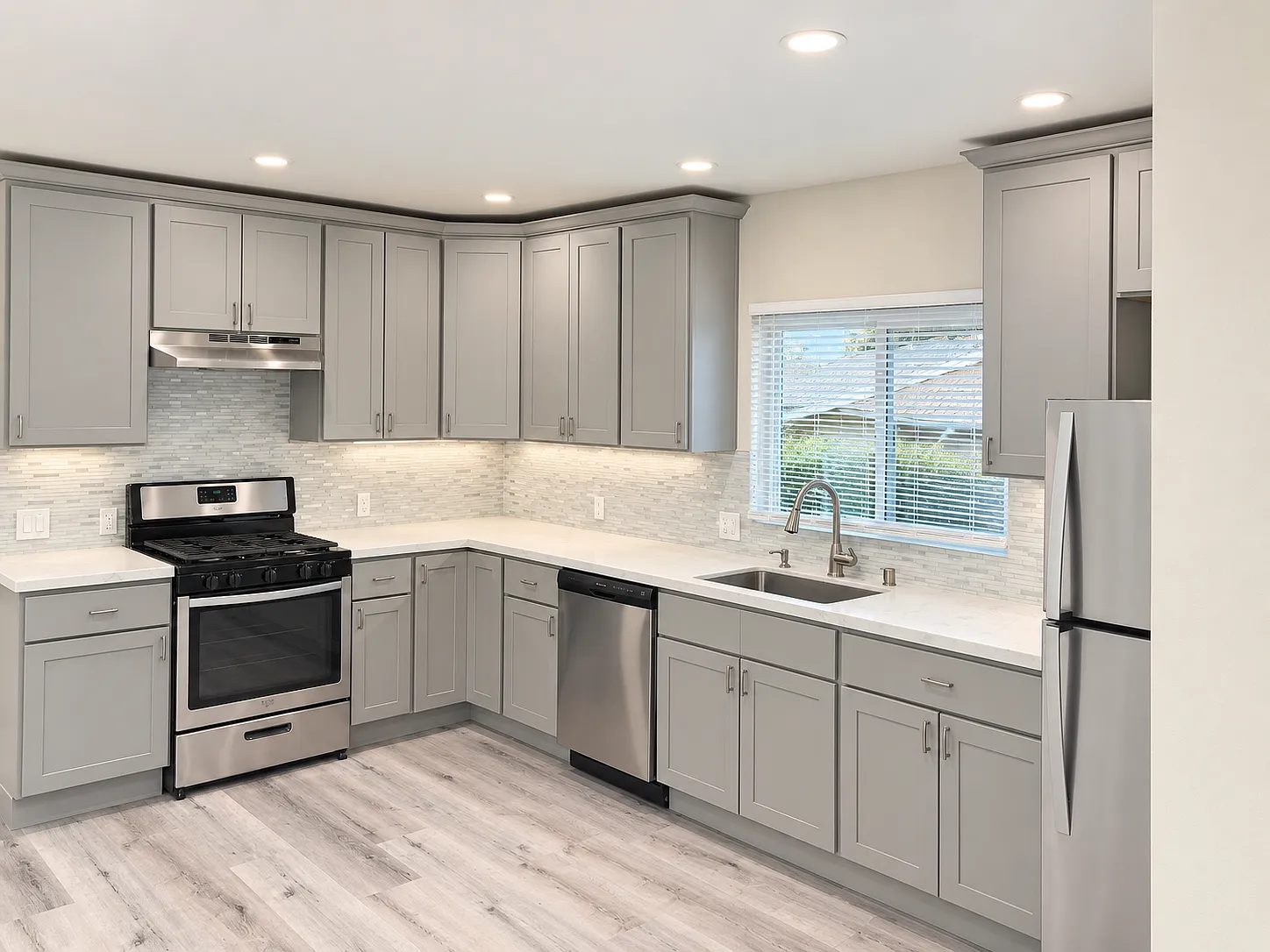 2 bed, 750 sqft, $3,695 — Photo 1