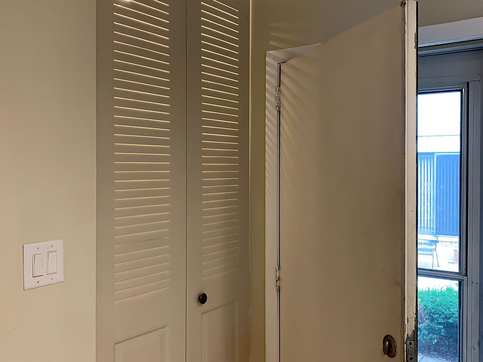 Entrance w/ a coat closet