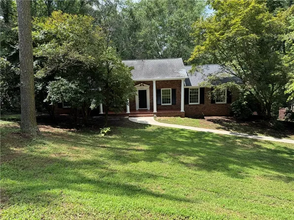 220 Camelot Rd, Clemson, SC 29631