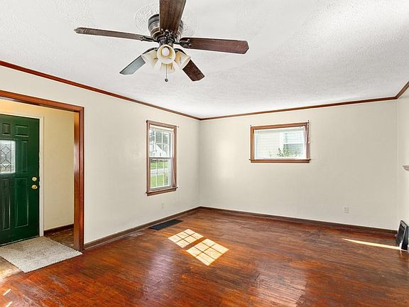 4th image of 492 Cline Ave