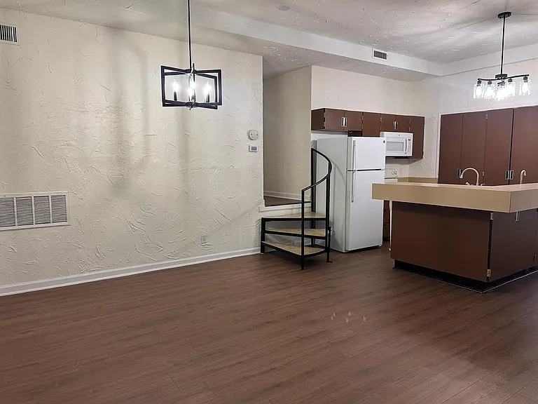5916 Lago Vista Way #B-10 — Photo 2
