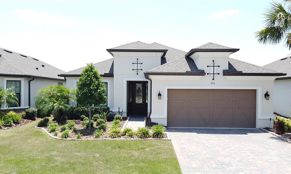 1st image of 924 BRAEWOOD DRIVE
