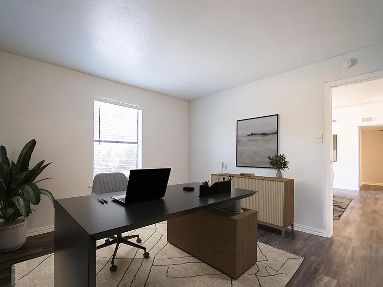 Chesapeake Apartments — Photo 22