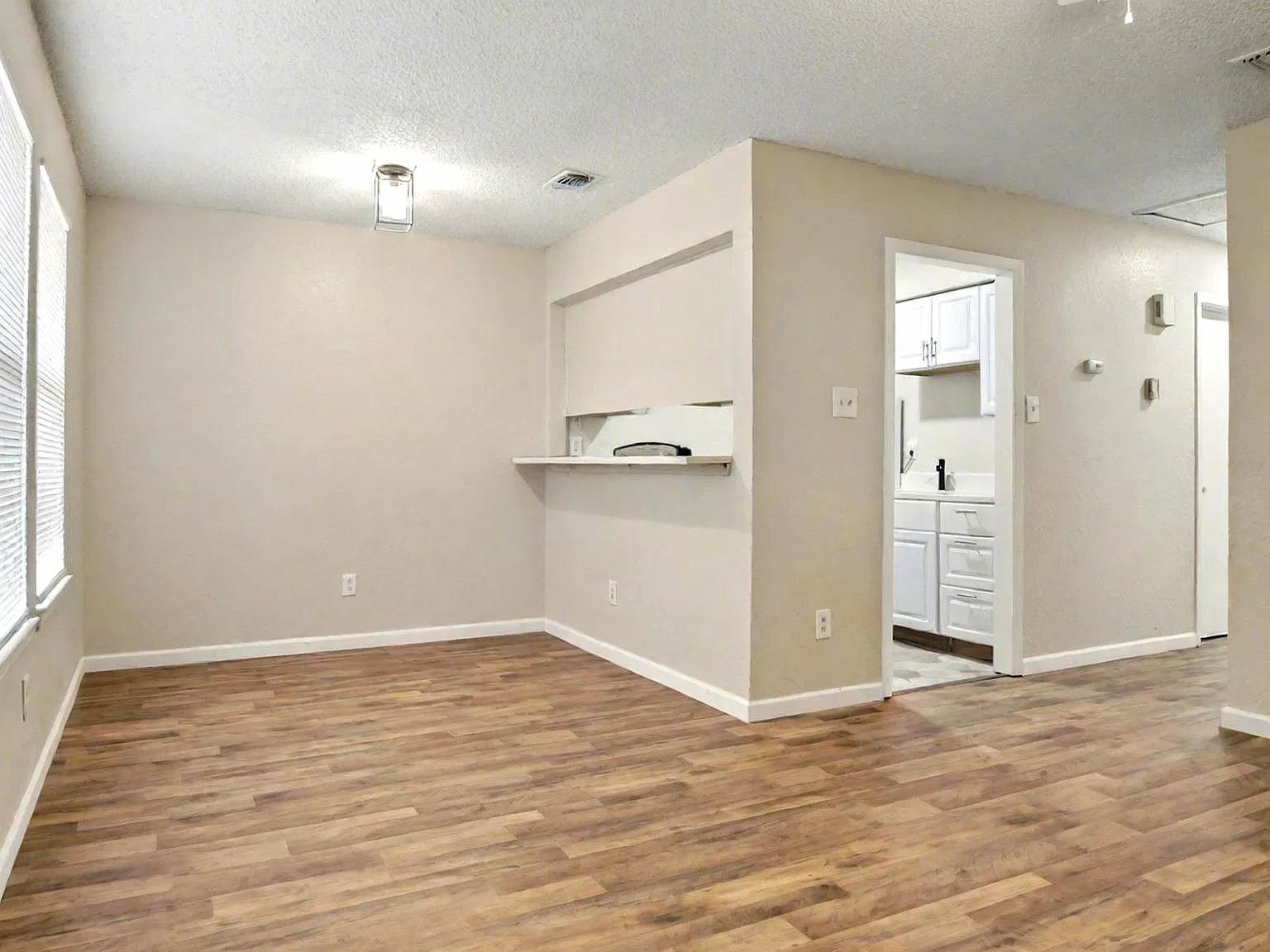 5519 Wellesley Ave — Photo 1