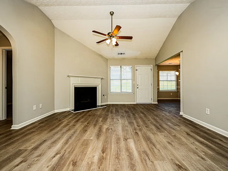 1025 Borrington Ln — Photo 3