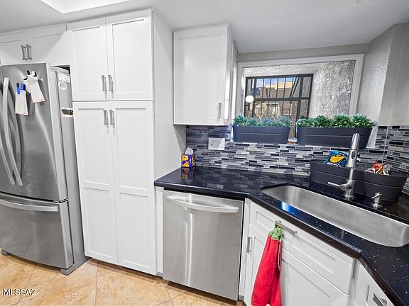 5th image of 3105 E Circulo Del Tenis