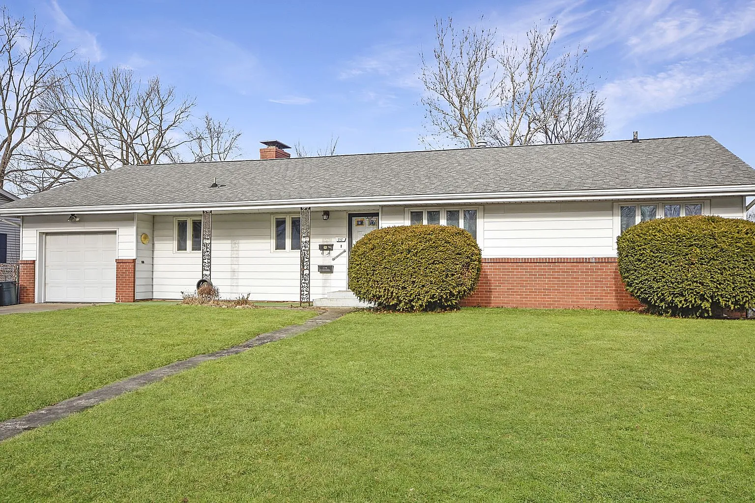212 Hillside Ln photo 1