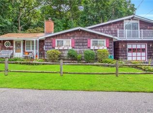 1 Cranbrook Dr, Centerport, NY 11721