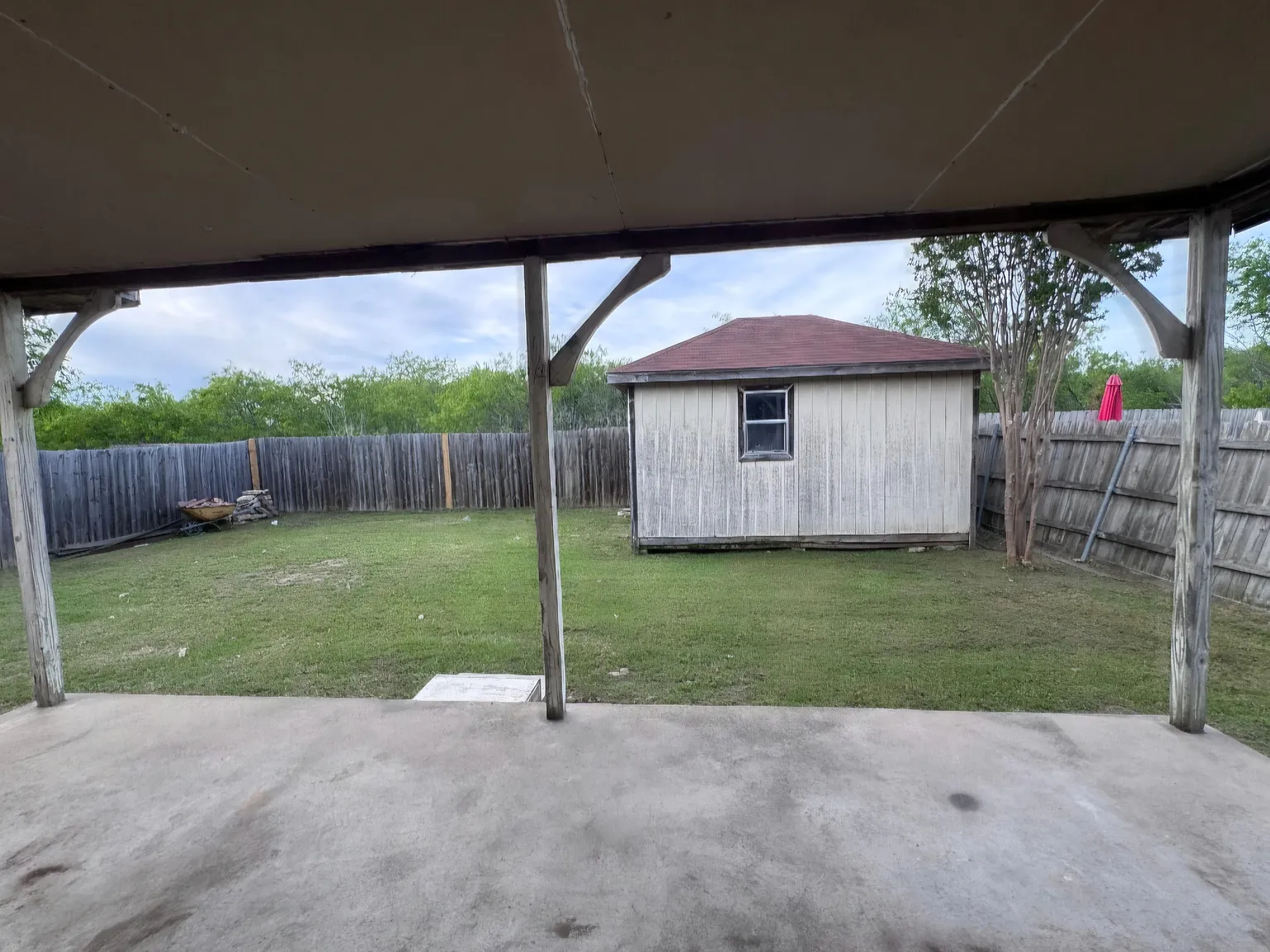 737 Valley Spring Dr — Photo 2