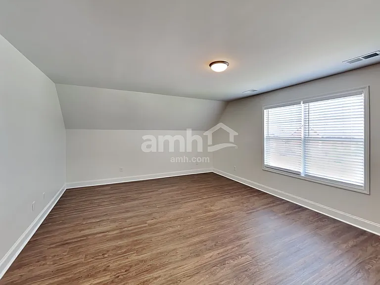 107 Buster St — Photo 20