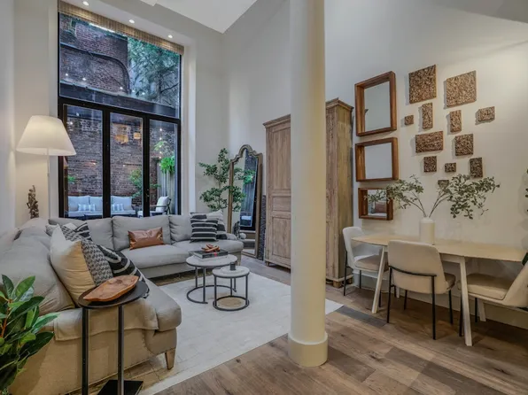 155 West 15th Street image 3 of 24