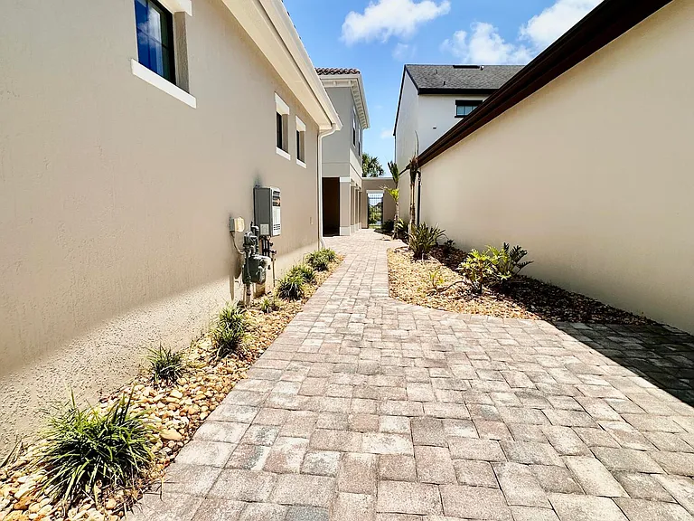 2523 Rodina Dr — Photo 28