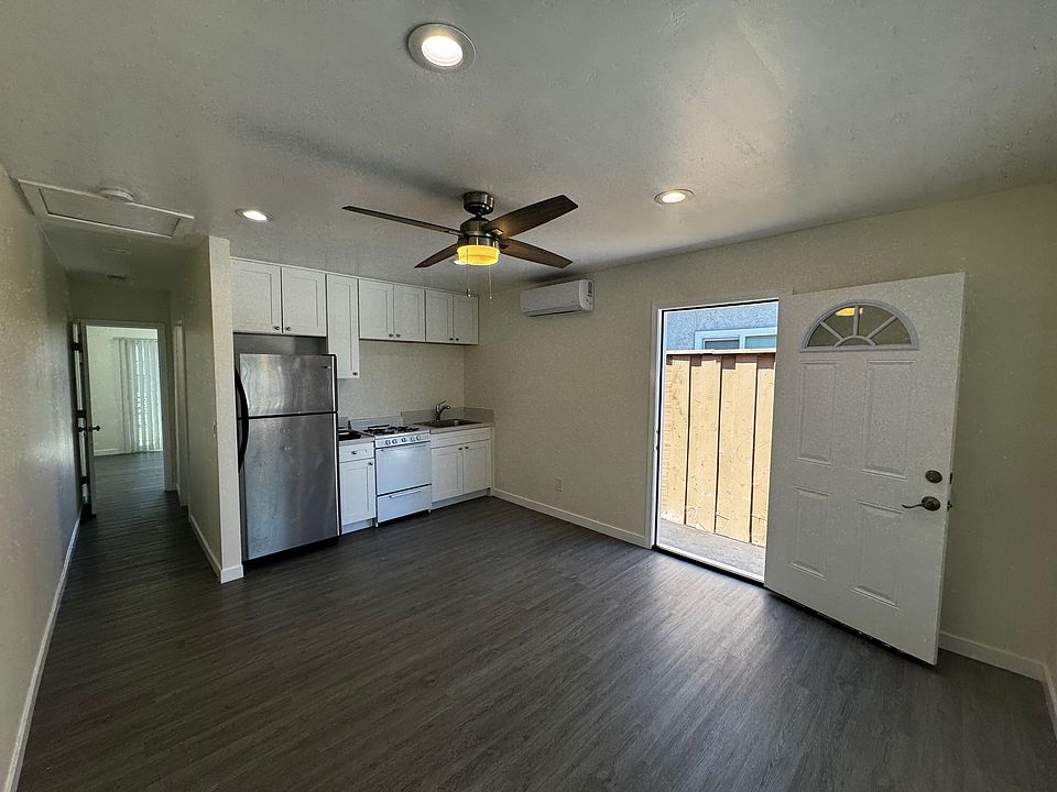 Big livingroom and kitchen with airconditioning.