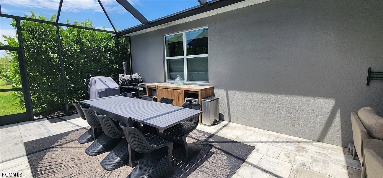 3 bed, 2.0 bath, 2164 sqft, $3,800 — Photo 3