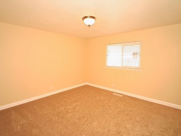 5th image of 22957 Sutro St