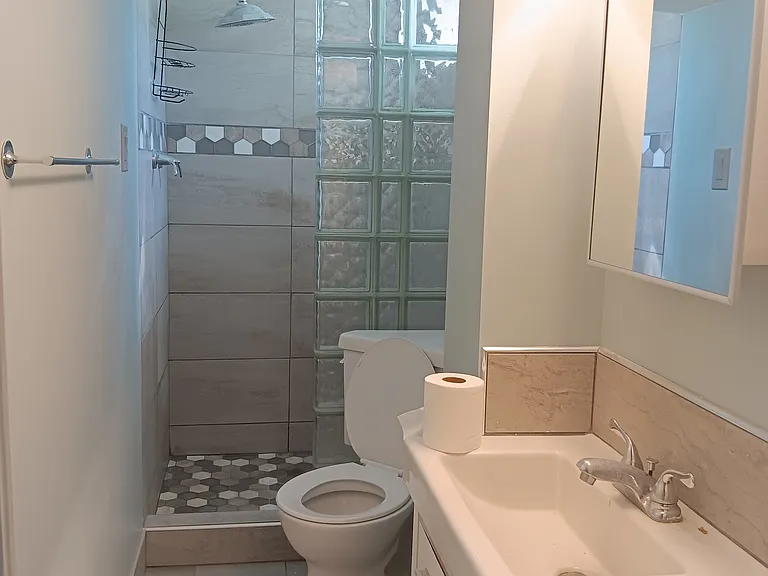 1130 Phelps Ave — Photo 11