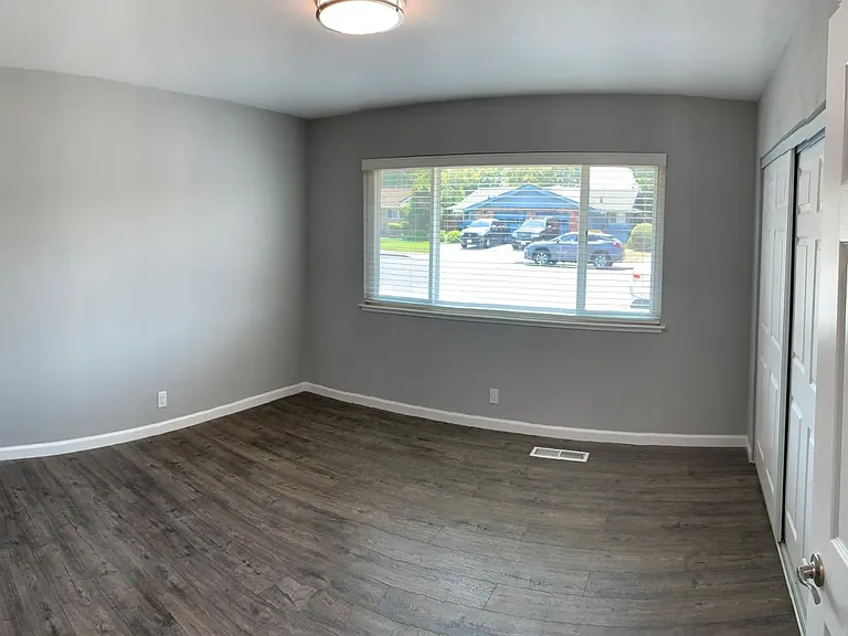 2043 Town And Country Ln — Photo 8
