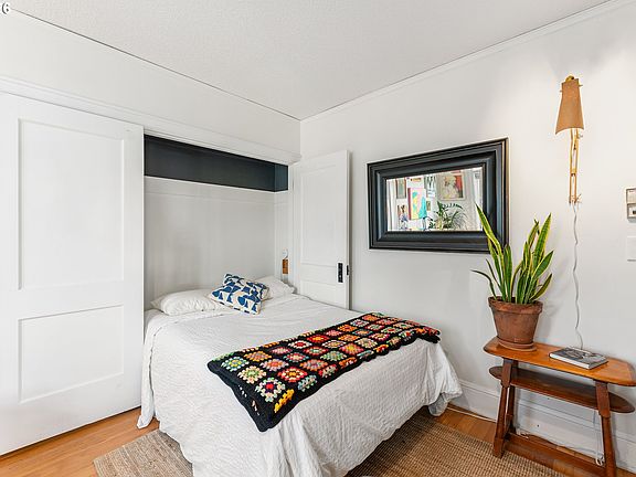5th image of 20 NW 16th Ave APT 215