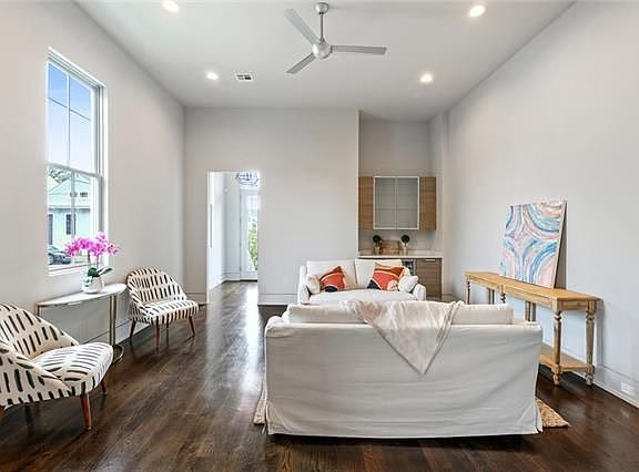 3rd image of 601 Philip St #601