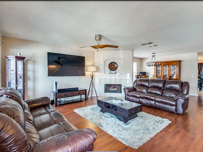 212 Prentice Dr — Photo 4