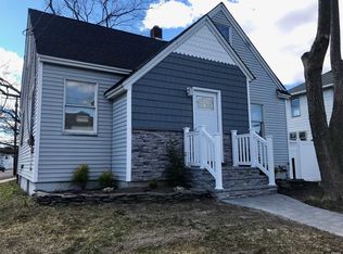 1 Sampson St, Bay Shore, NY 11706